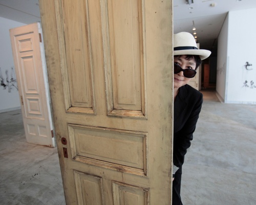 img-yoko-ono_114150352058.jpg_article_singleimage