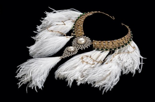 Gripoix.-Feather-bib-necklace_0